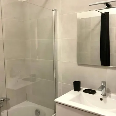 Apartment Lympia - One Bedroom Near The Port *